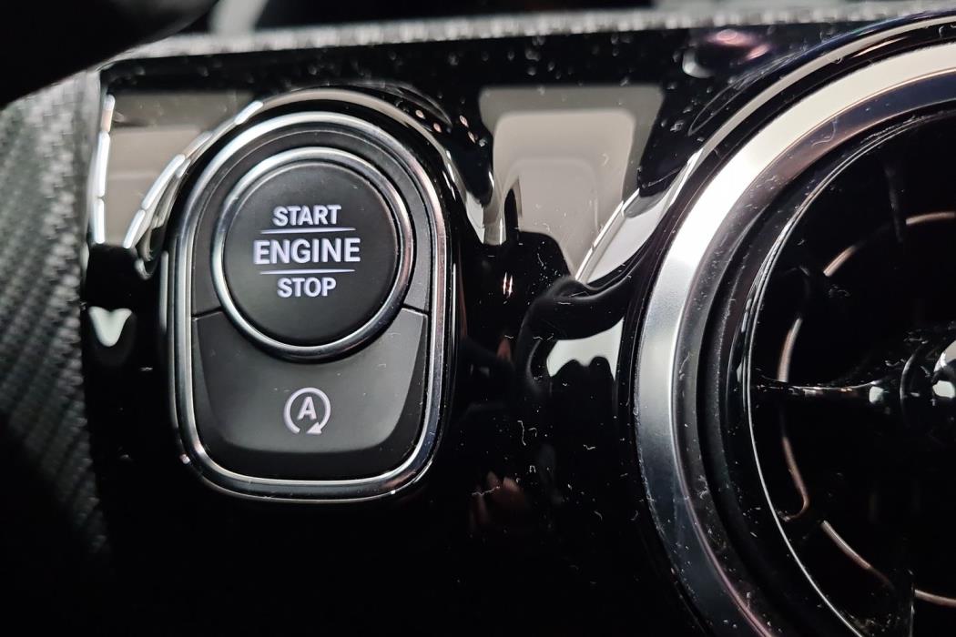 MERCEDES-BENZ A 2021