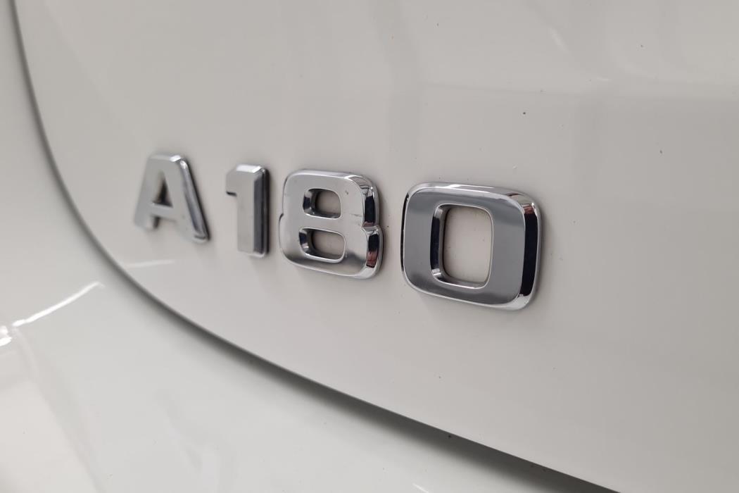 MERCEDES-BENZ A 2021