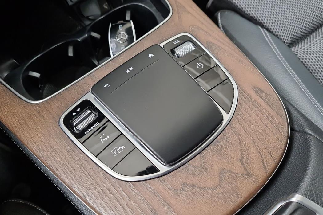 MERCEDES-BENZ E 2020