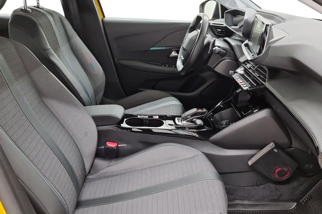 PEUGEOT 208 2020