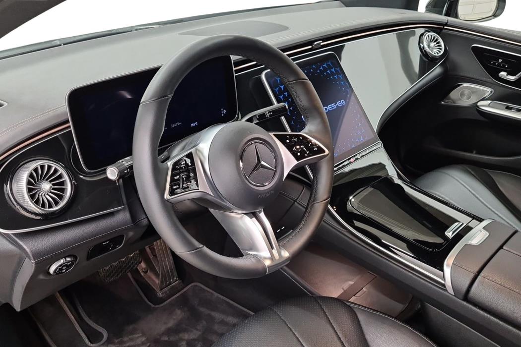 MERCEDES-BENZ EQE 2023