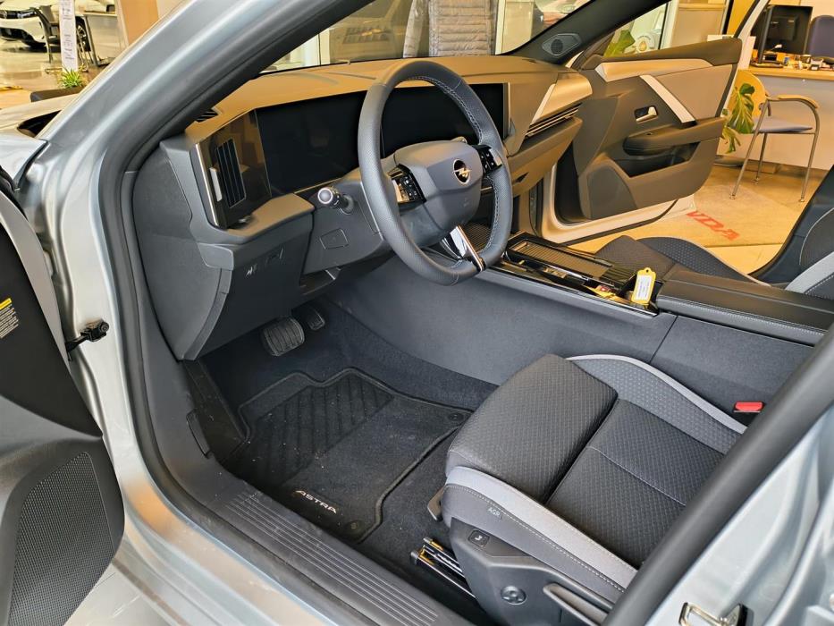 Opel Astra 2025