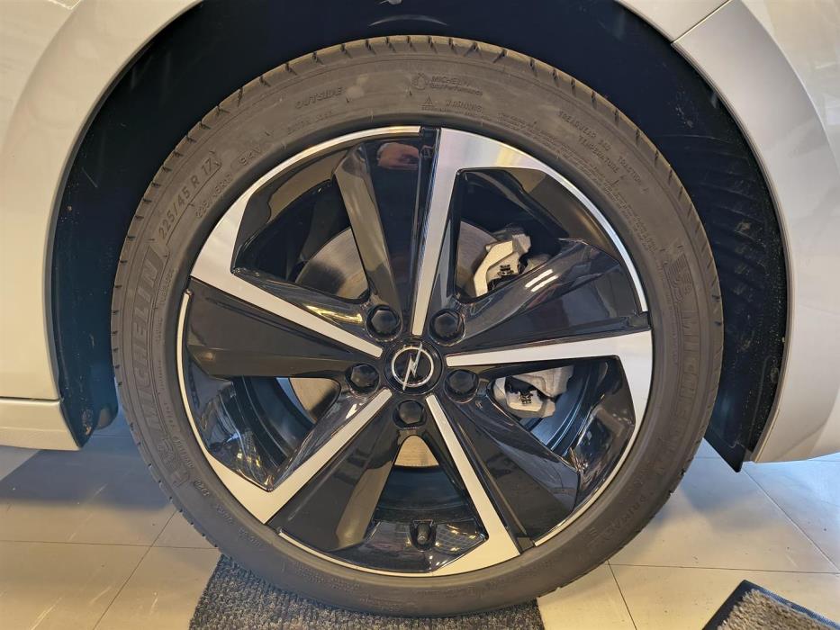 Opel Astra 2025