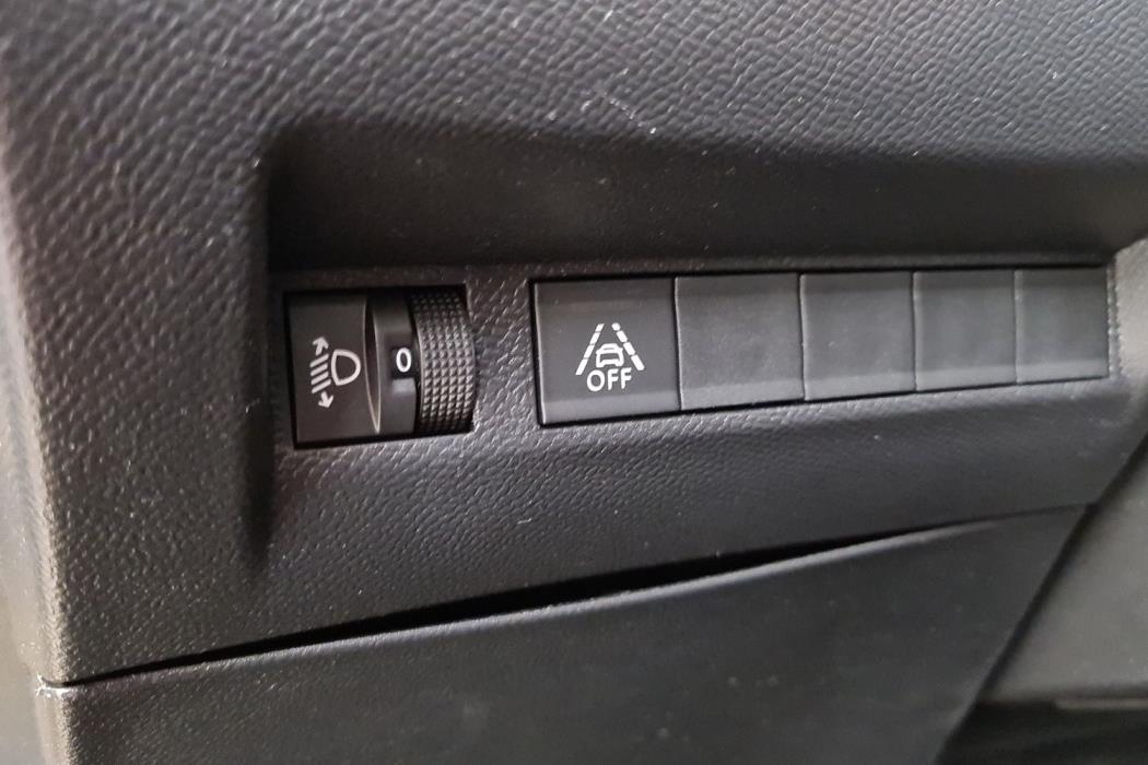 PEUGEOT 208 2020