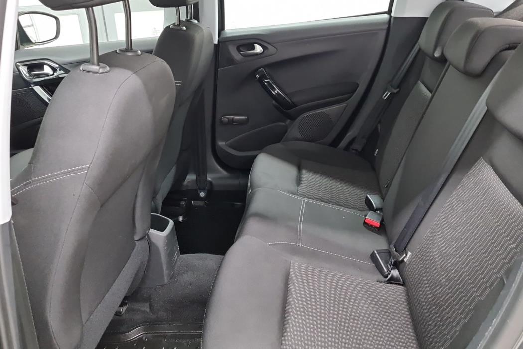 PEUGEOT 208 2016