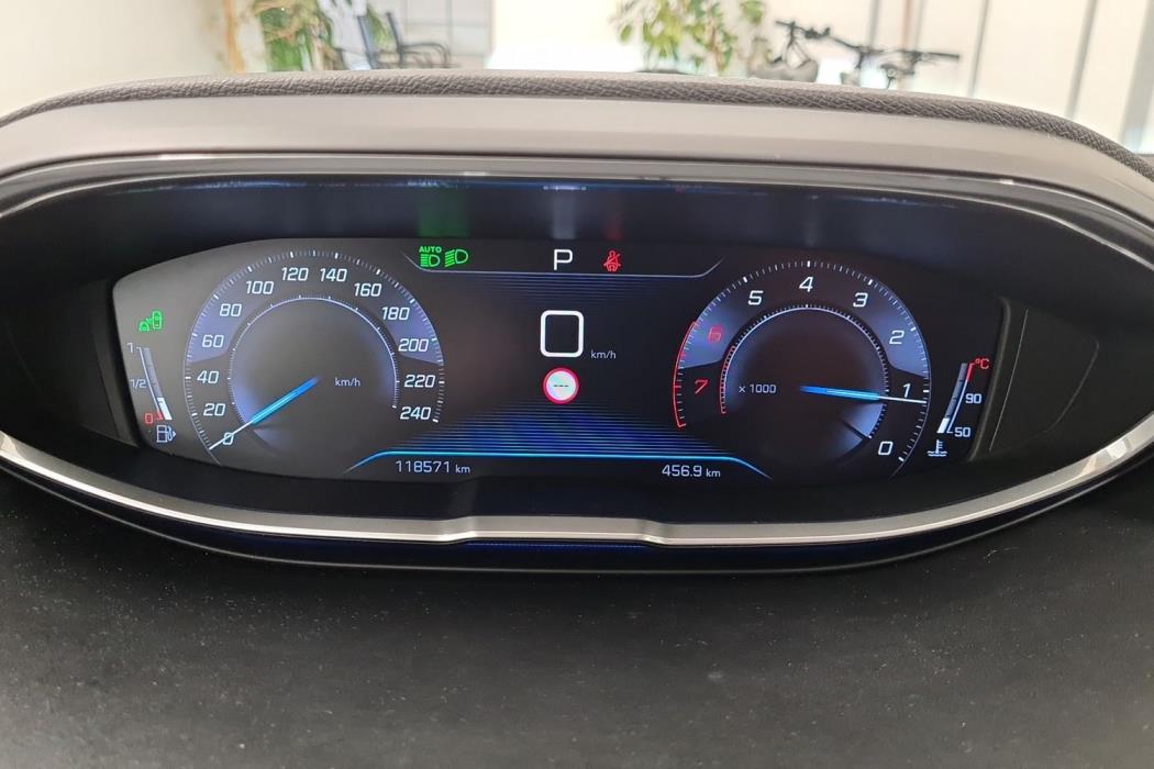 PEUGEOT 3008 2018