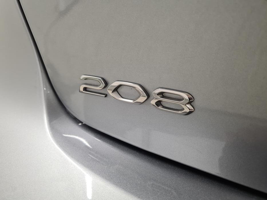 Peugeot 208 2021