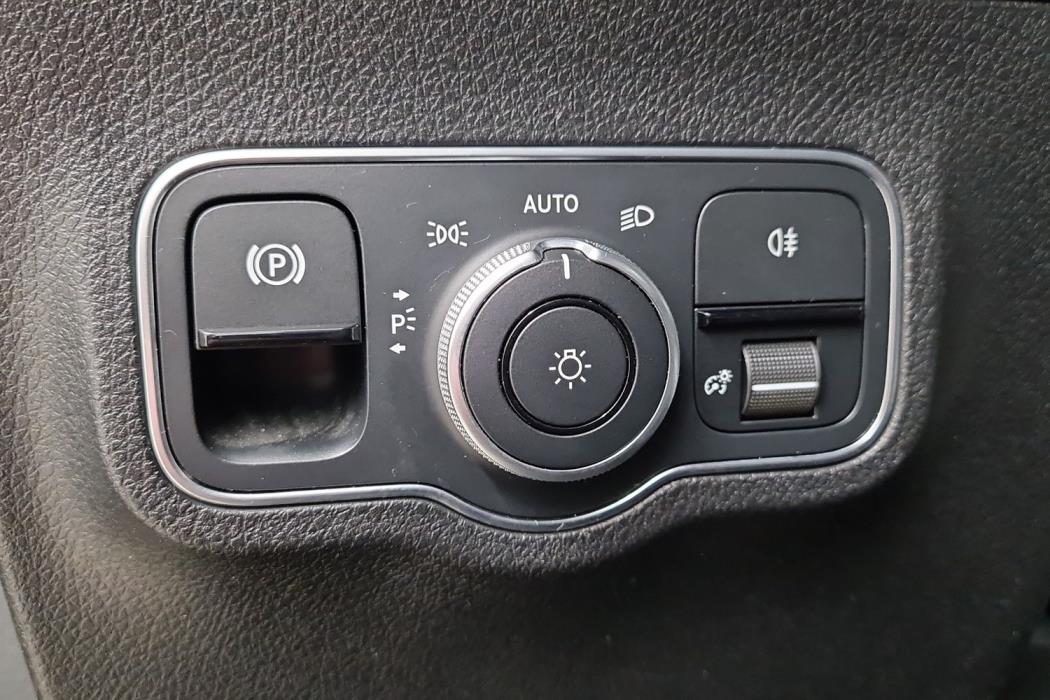 MERCEDES-BENZ EQB 2023