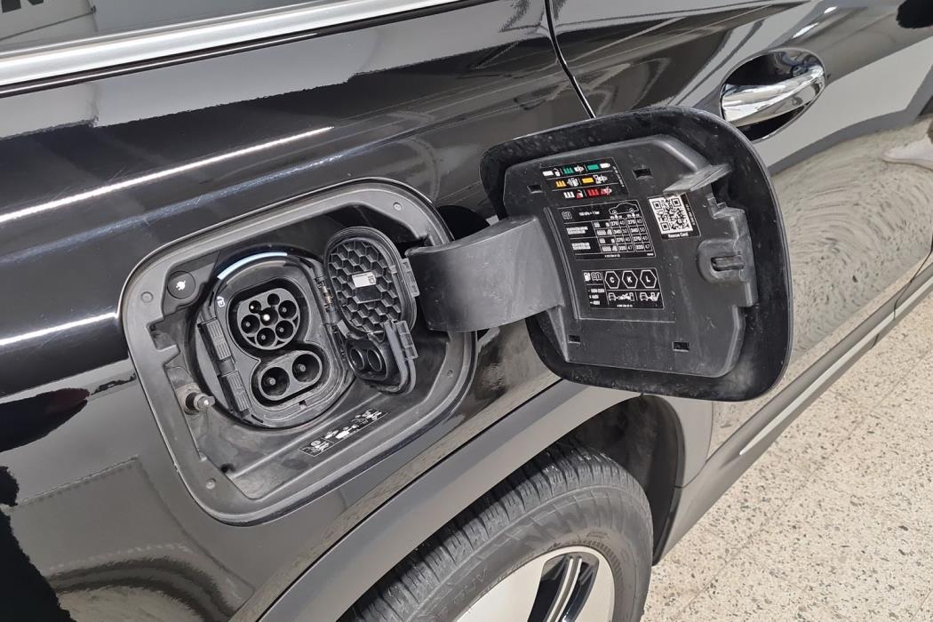 MERCEDES-BENZ EQB 2023