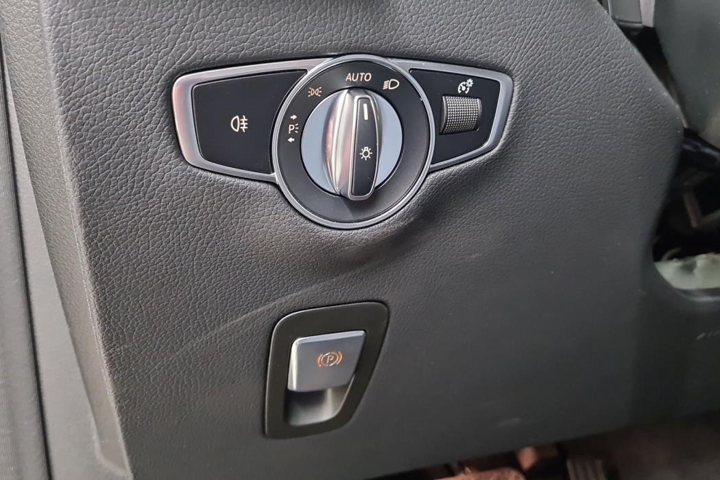 MERCEDES-BENZ EQC 2021