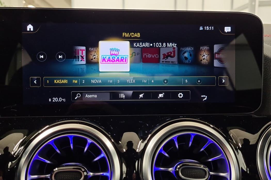 MERCEDES-BENZ EQA 2022