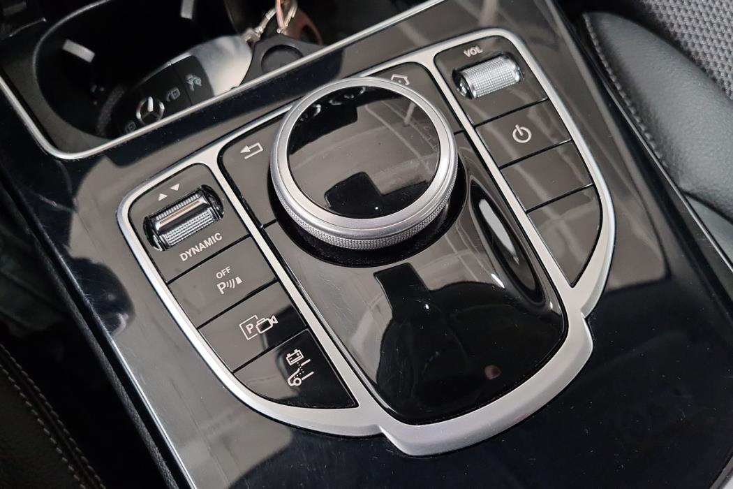 MERCEDES-BENZ C 2020