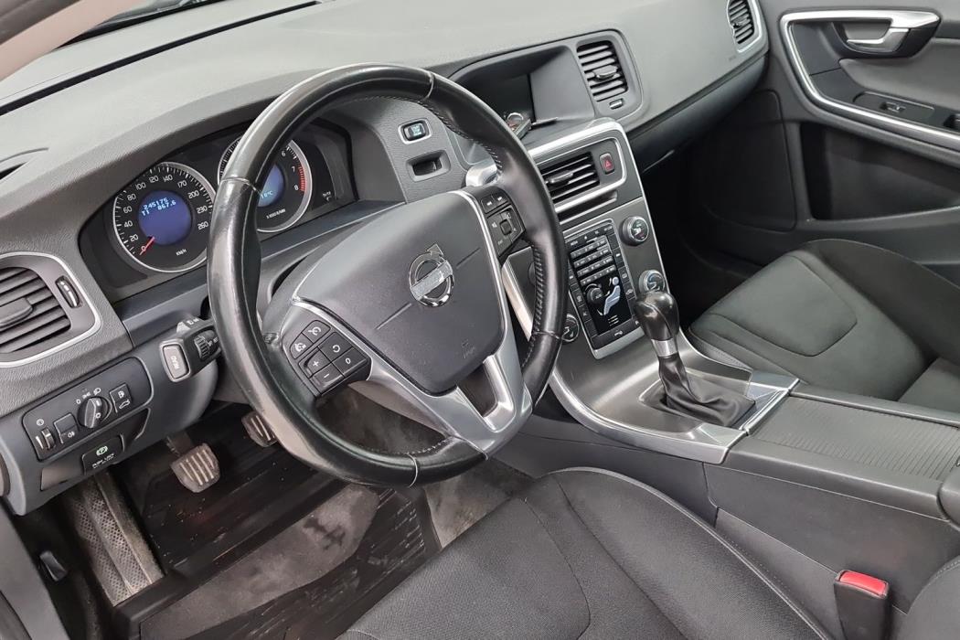 VOLVO V60 2011