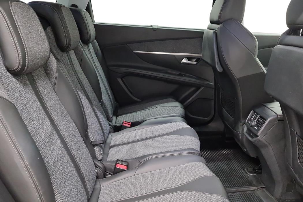 PEUGEOT 5008 2018
