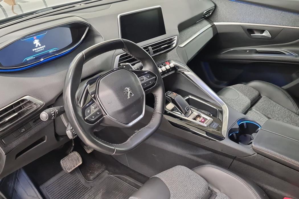 PEUGEOT 5008 2018
