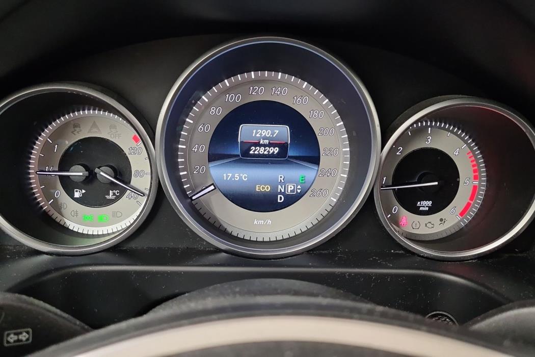 MERCEDES-BENZ E 2016