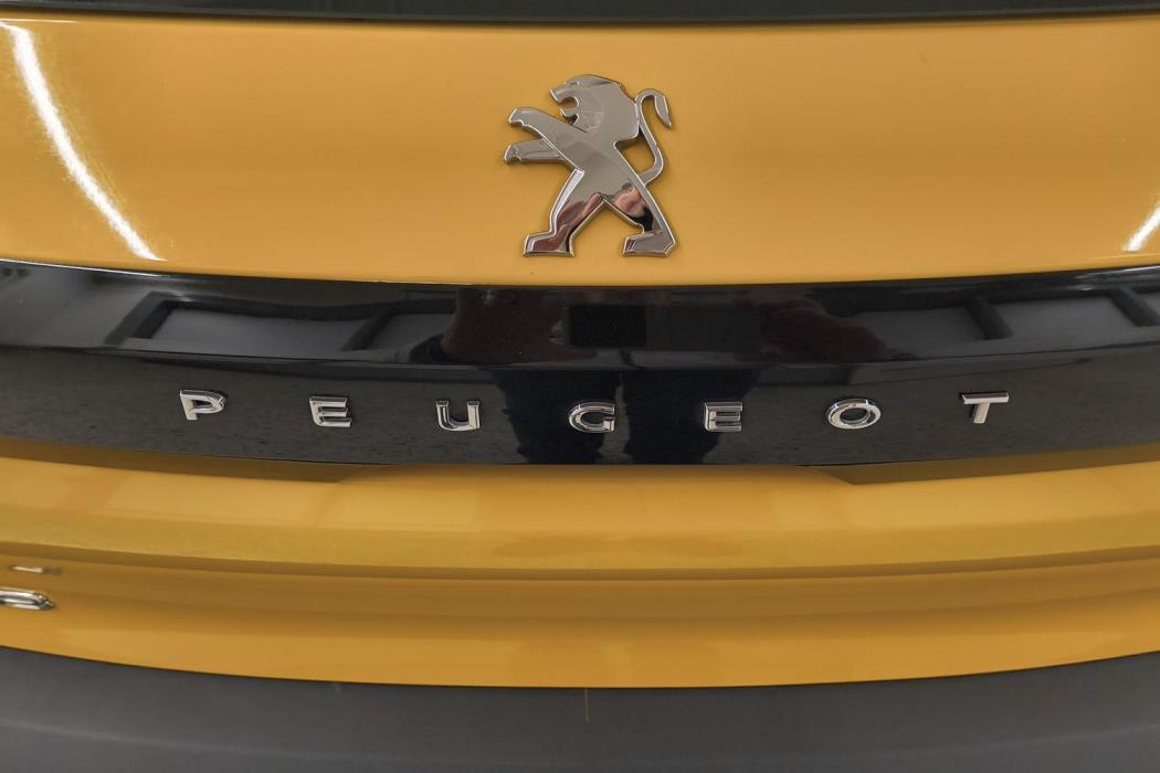 PEUGEOT e-208 2023