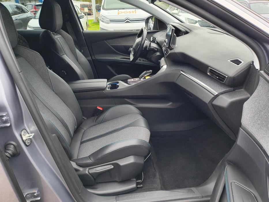 PEUGEOT 3008 2021