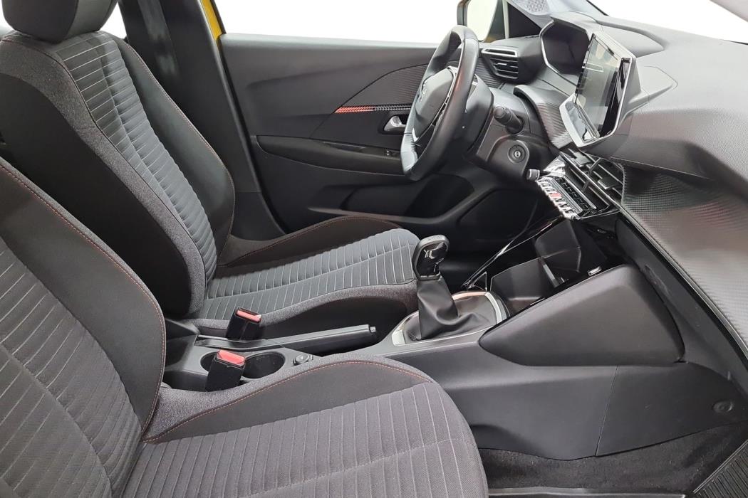 PEUGEOT 208 2021