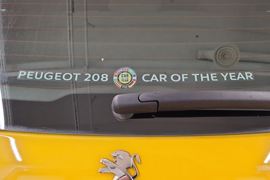 PEUGEOT 208 2021