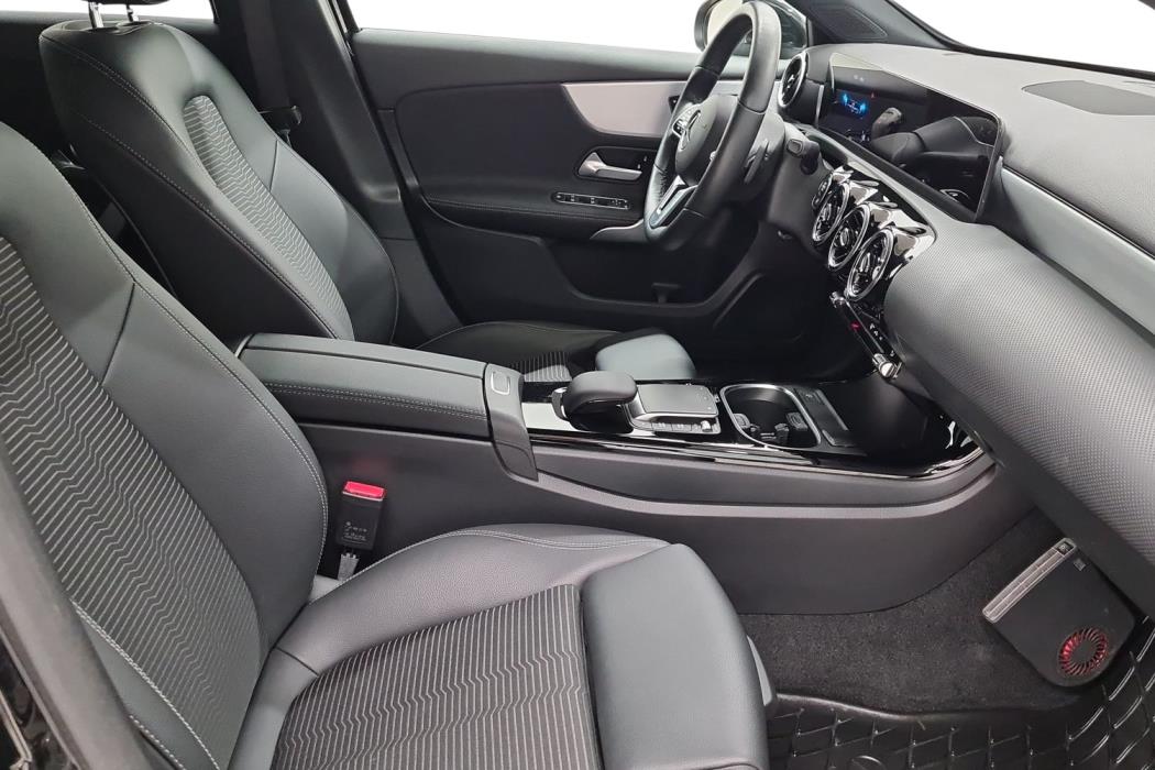 MERCEDES-BENZ A 2021