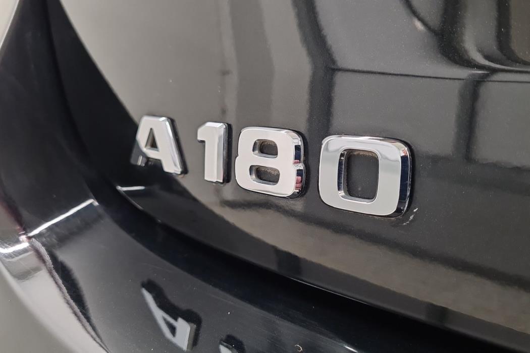 MERCEDES-BENZ A 2021