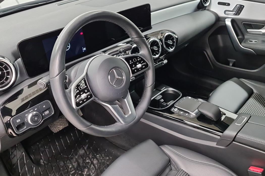 MERCEDES-BENZ A 2021