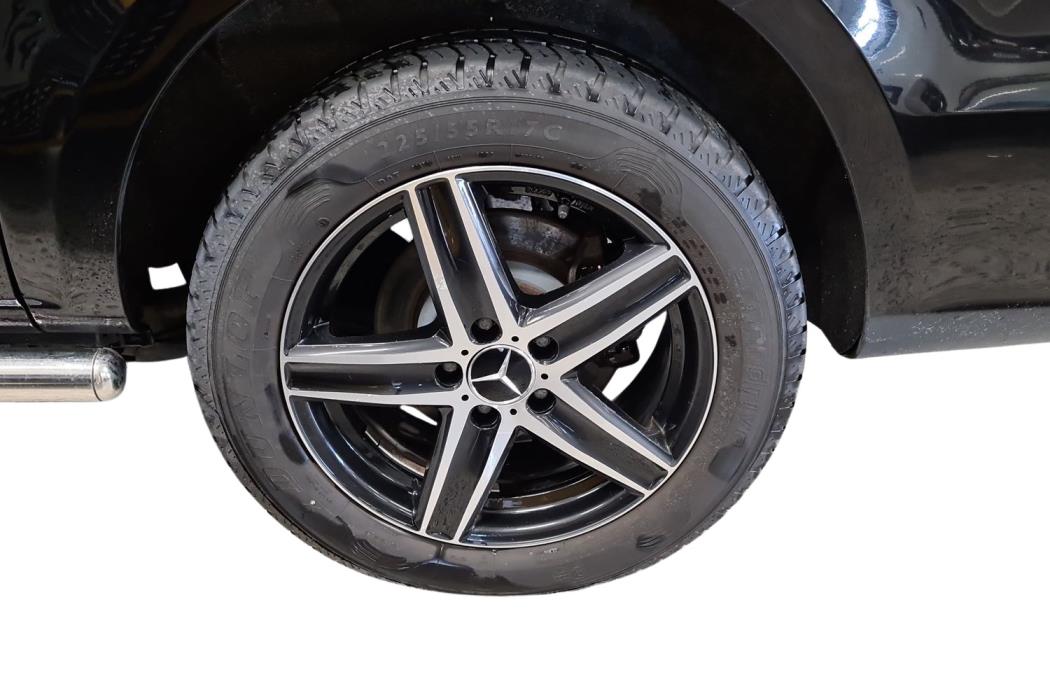 MERCEDES-BENZ V 2016