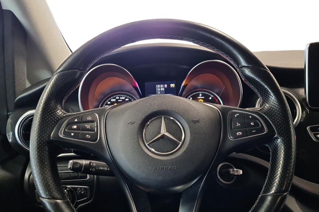MERCEDES-BENZ V 2016