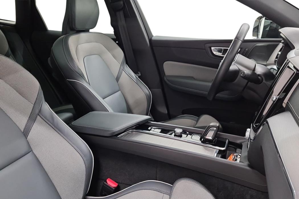 VOLVO XC60 2021