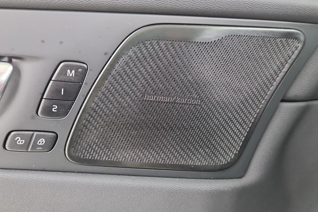 VOLVO XC60 2021