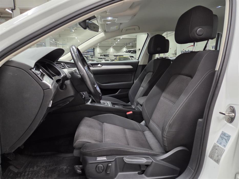 VOLKSWAGEN PASSAT 2016