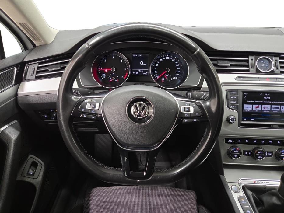 VOLKSWAGEN PASSAT 2016