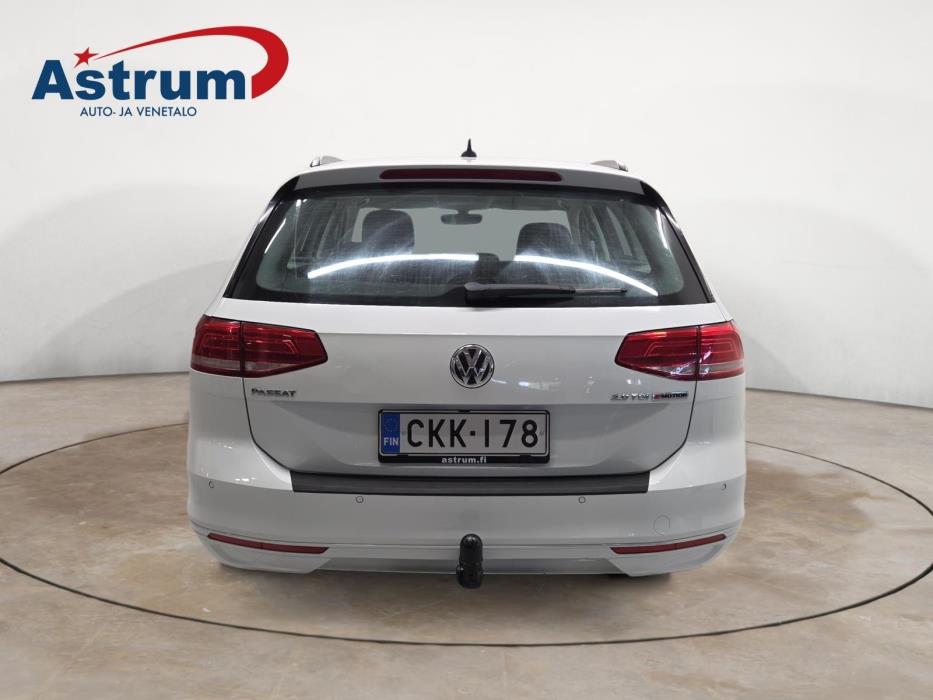VOLKSWAGEN PASSAT 2016