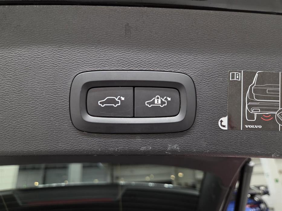 VOLVO XC40 2021