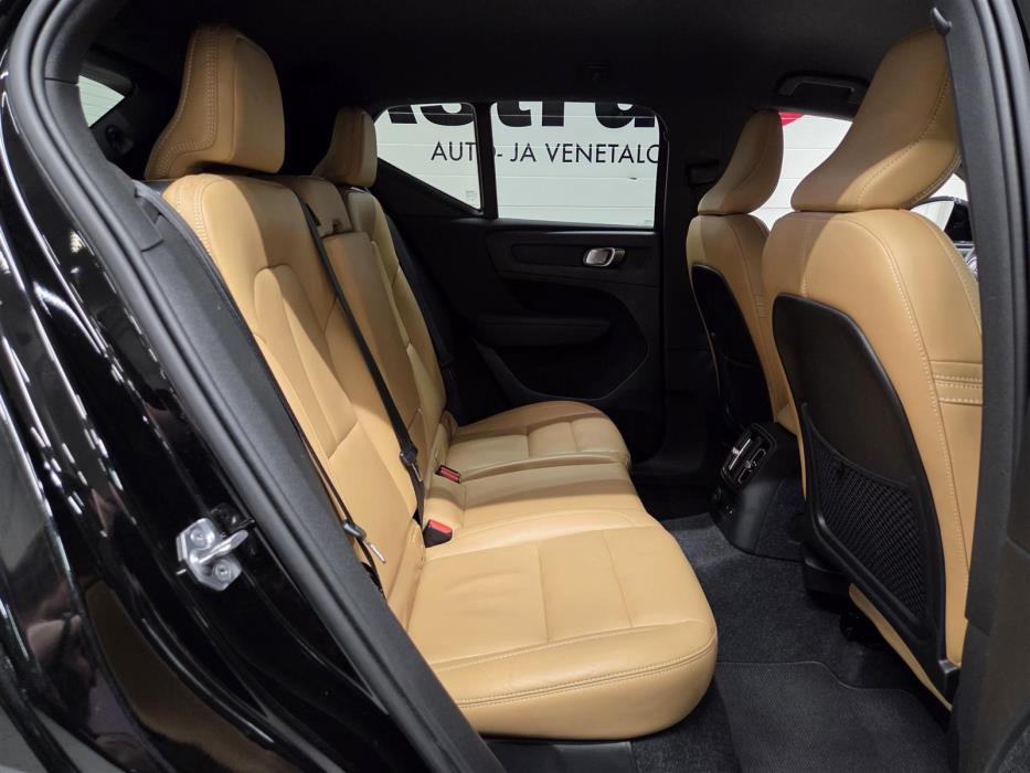 VOLVO XC40 2021