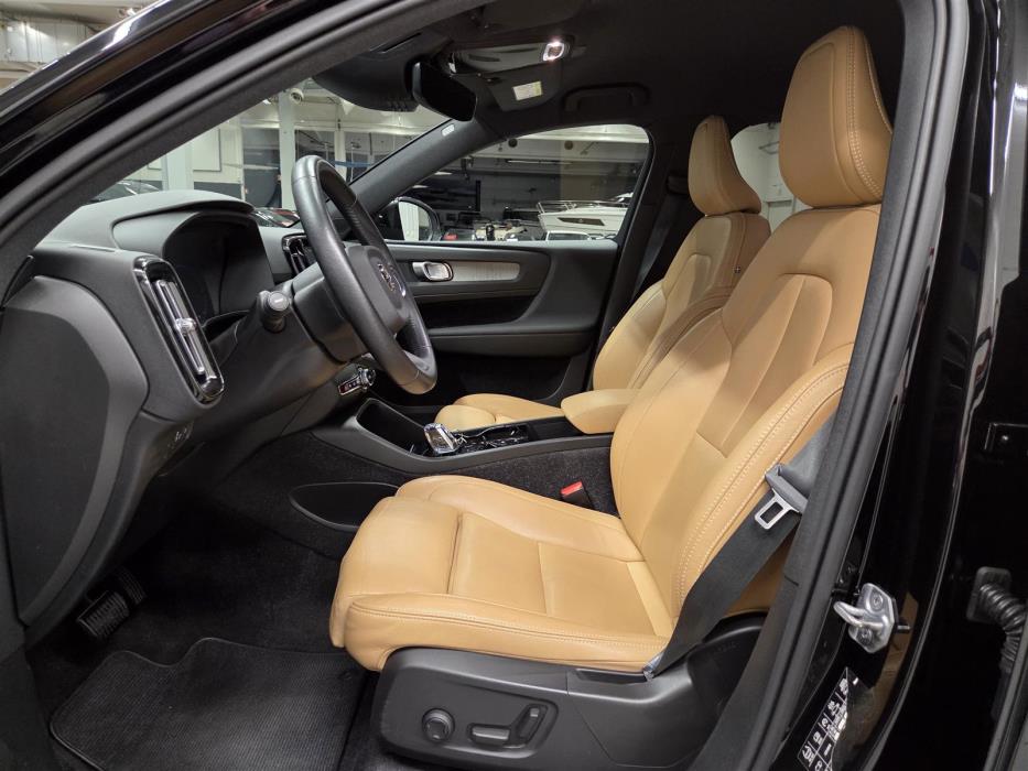 VOLVO XC40 2021