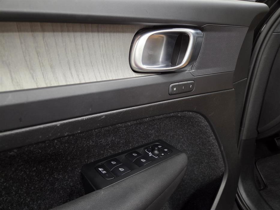 VOLVO XC40 2021