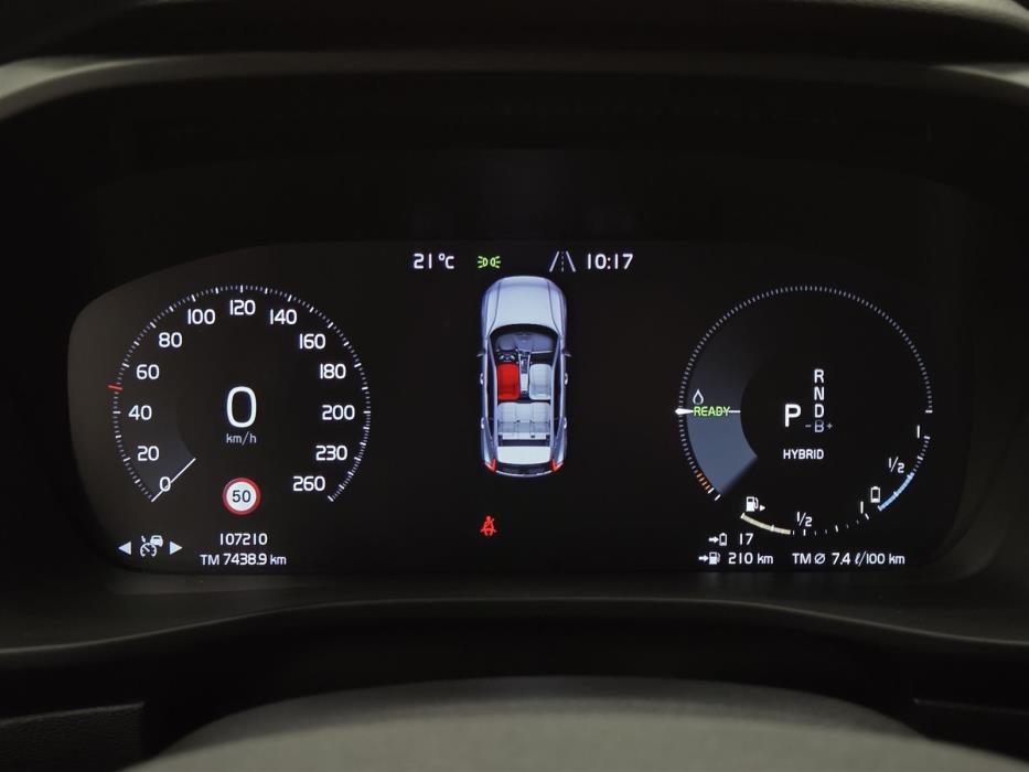 VOLVO XC40 2021