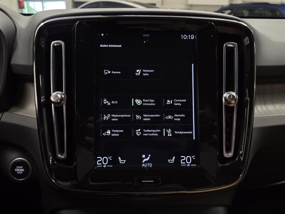 VOLVO XC40 2021