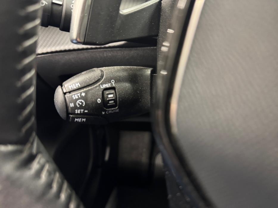 PEUGEOT 2008 2021