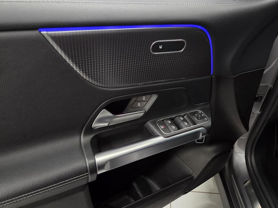 MERCEDES-BENZ GLB 2021