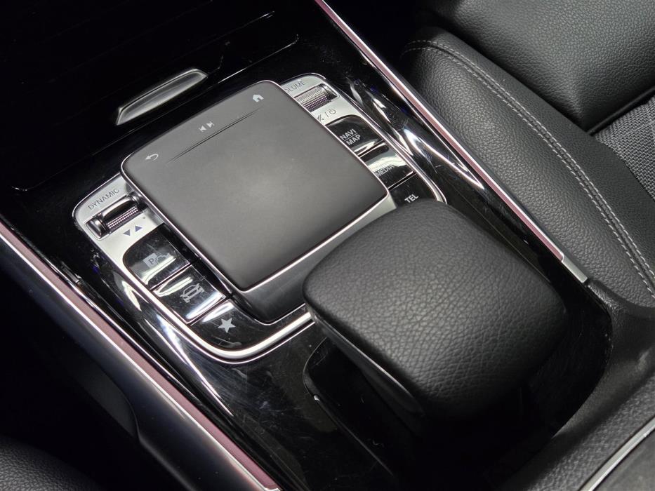 MERCEDES-BENZ GLB 2021