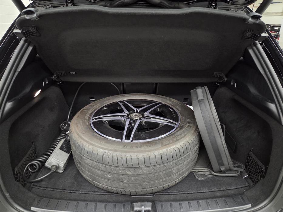 MERCEDES-BENZ EQA 2024