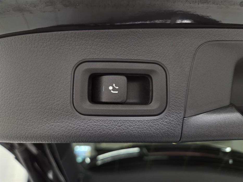 MERCEDES-BENZ EQA 2024