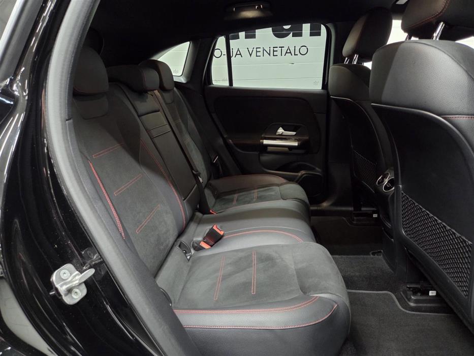 MERCEDES-BENZ EQA 2024