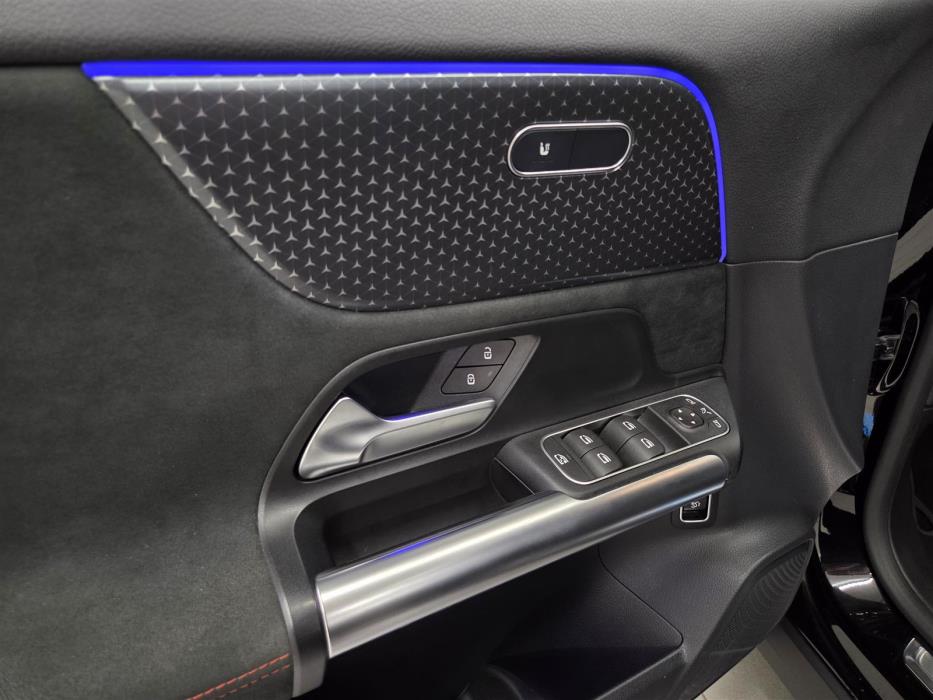 MERCEDES-BENZ EQA 2024