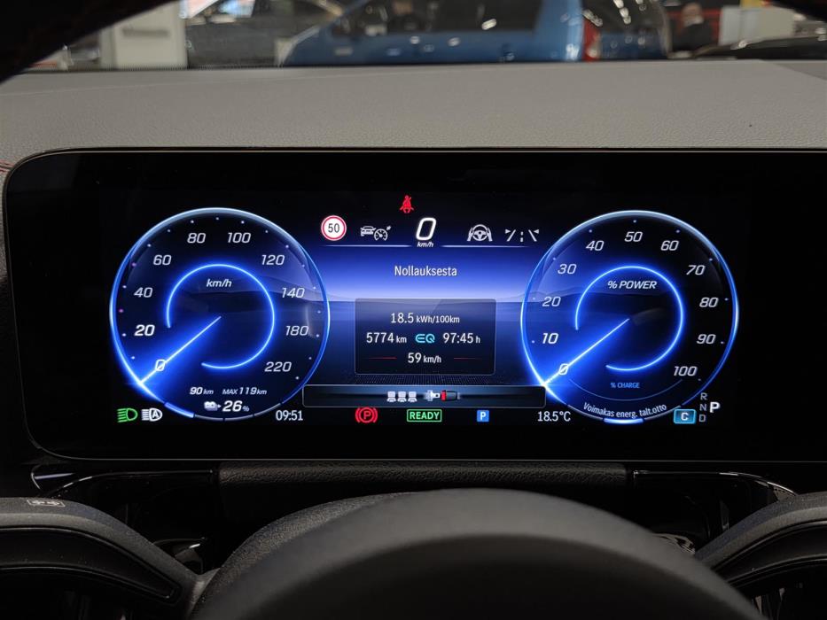 MERCEDES-BENZ EQA 2024