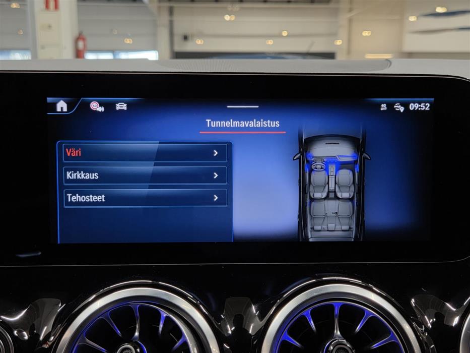 MERCEDES-BENZ EQA 2024