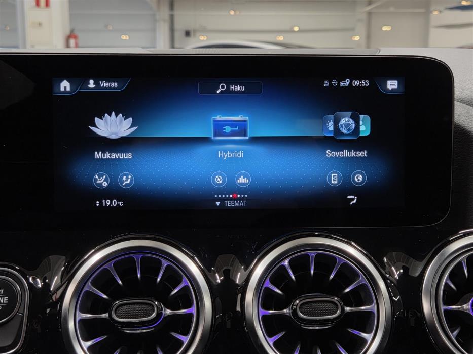 MERCEDES-BENZ GLA 2023